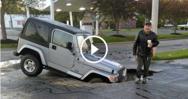 Car Devoured Huge Sinkhole Youngstown 1