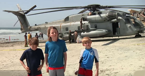 Huge Marine Corps Helicopter Makes An Emergency Landing California 2