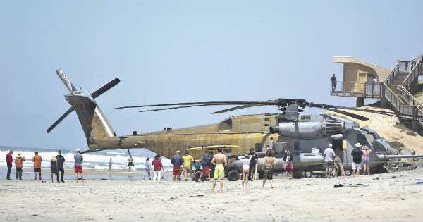 Huge Marine Corps Helicopter Makes An Emergency Landing California 3