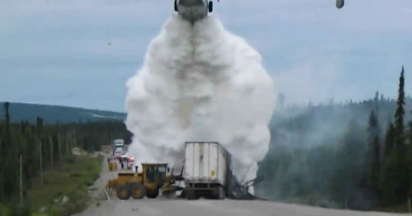 Amazing Moment When A Water Bomber Was Used To Extinguish Burning Lorry In Canada 4