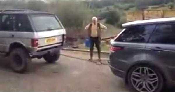 Old vs New Range Rover Tug of War 4