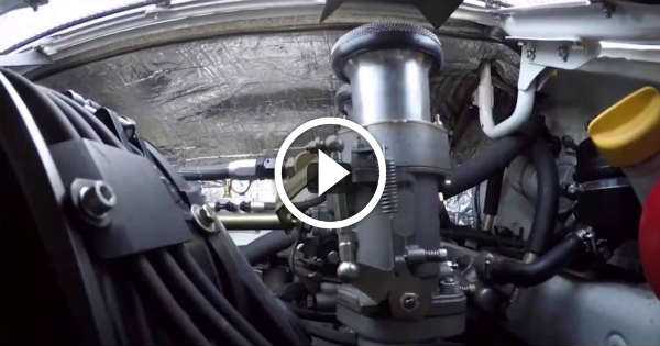 Porsche 964 C4 Engine Sounds Through A Microphone In The Engine Bay 3