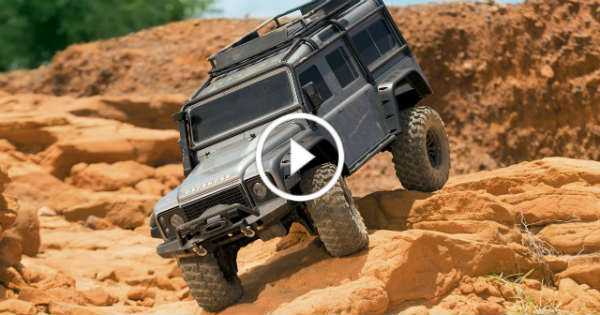 Traxxas TRX-4 Land Rover Defender rc car truck 1