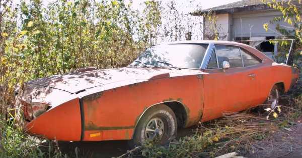 LEGENDARY 1969 Dodge Charger Daytona amazing barn find 1