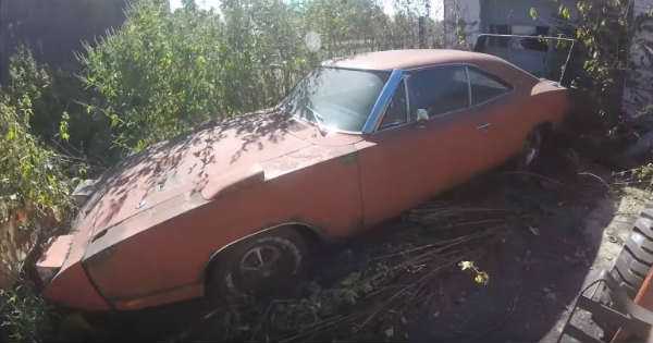 LEGENDARY 1969 Dodge Charger Daytona amazing barn find 2