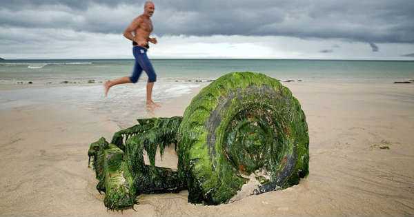 LOST CAR is FOUND 30 years Old and Sunk Land Rover 11