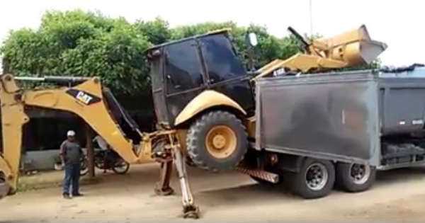 Park Dozer Cat 416 In A Truck Without A Ramp 2