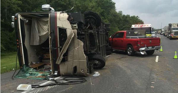 RV Blows Tire While Towing A Pickup Truck 2