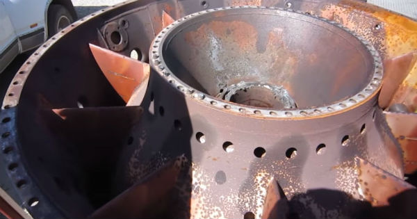 Turbine Engine Makes This Satisfying Sound 6