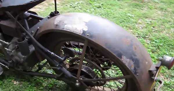 1928 Henderson Deluxe Antique Motorbike 2