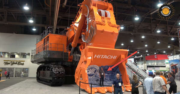 Biggest Mining Excavator - Hitachi EX5600-6 3
