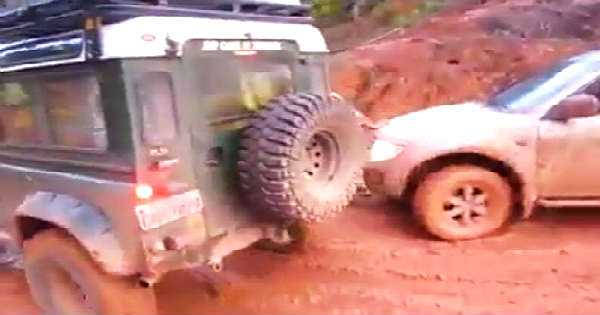 Defender SUV off road Mitsubishi L200 2