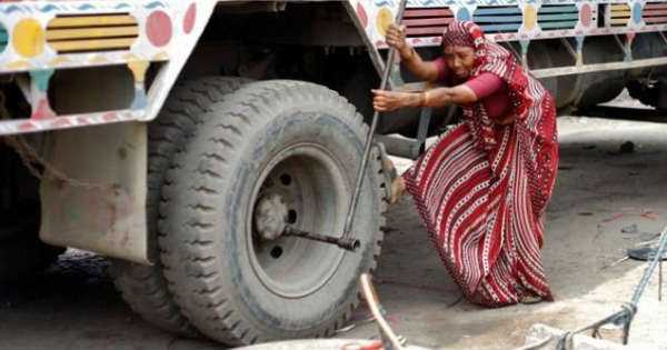 India First Lady Mechanic Truck 2