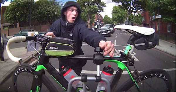 A cyclist is captured trying to steal racing bike in central London 2
