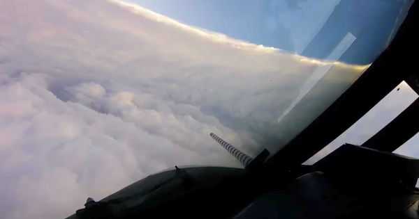 Airplane Flies Into The EYE Of Hurricane IRMA 1