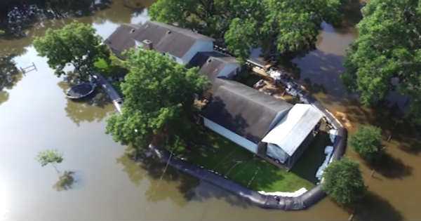 He Saved His Home From FLOODS in Texas With AQUA DAM