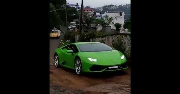 Lamborghini Huracan Driving Off Road 1