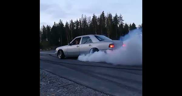 Mercedes Burnout Fail Fire 1