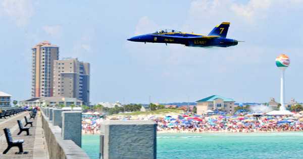Planes blue angels Low Pass Fly Chaos Beach 14