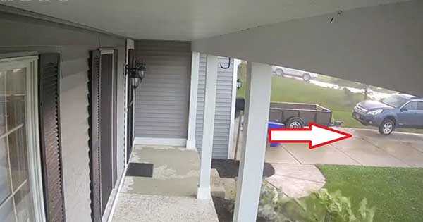 Powerful Tornado Lifts Cars Hamburg USA 1