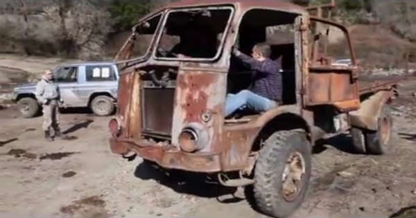 Rescuing an Old Abandoned Fiat 642 Truck 2