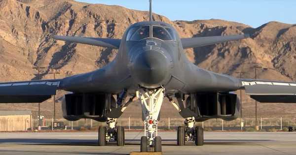 Rockwell B-1 Lancer jet launch 1