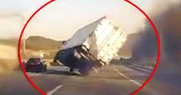 The Most Impossible Truck SAVE You Have Ever Seen 1