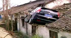 This SUV LOST CONTROL On The Road 1