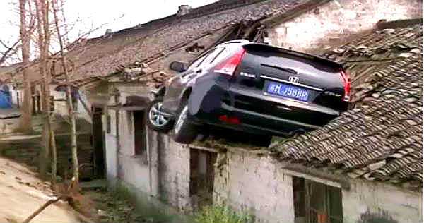 This SUV LOST CONTROL On The Road 1