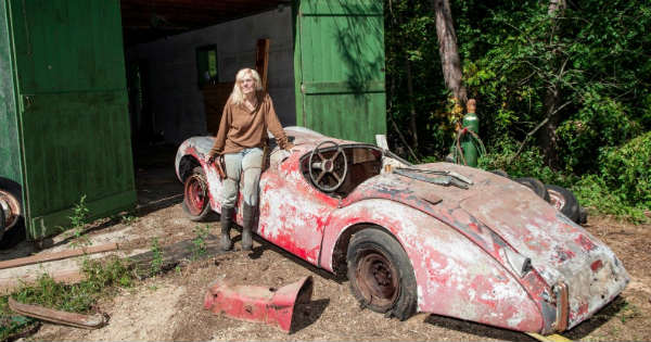 1950 Jaguar XK120 Roadster Found in a Barn After 50 Years 2