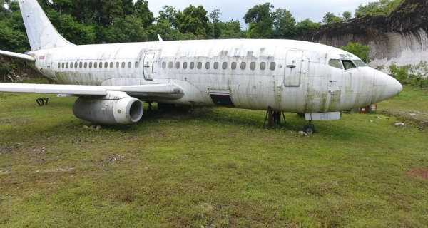 Abandoned 737 Plane 111
