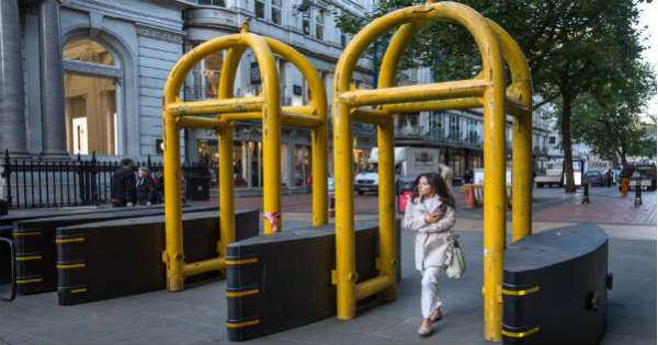 Concrete Barriers Will Protect Public at British Christmas Market from Truck Terror Attack 1