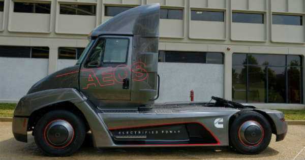 Cummins - The First All-Electric Semi Truck 11