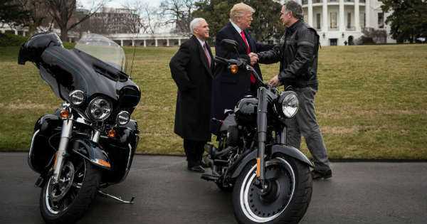 Donald Trump Paired Up Harley Davidson Executives Meeting Bikes 3