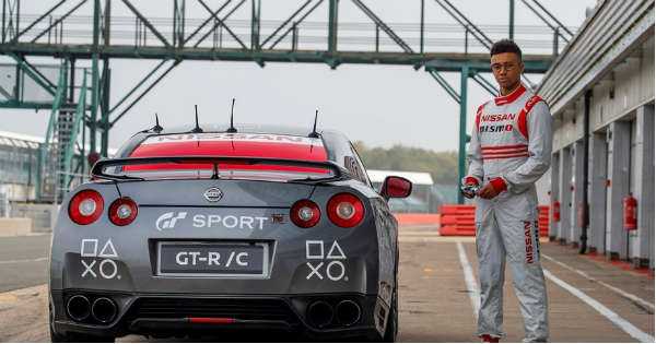 Driving Nissan GT-R With PS Controller Is Actually Possible 2