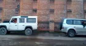 Land Rover Defender vs Toyota Prado Tug Of War 1