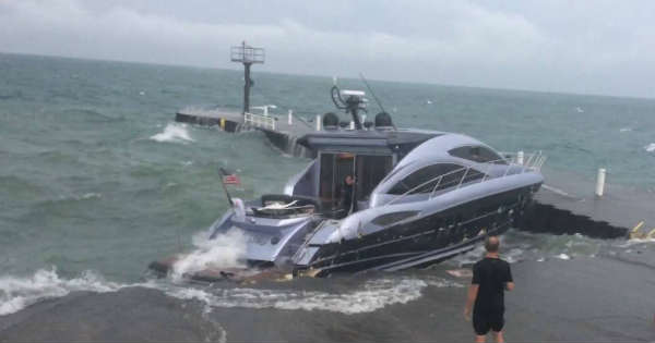People Saved From a Storming Yacht in a Rescue Mission in Chicago 2