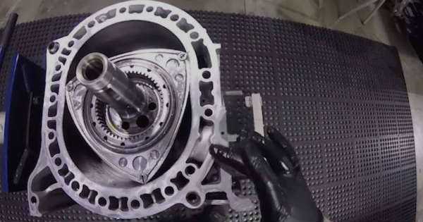 Rebuilding A 13B Rotary Engine 11