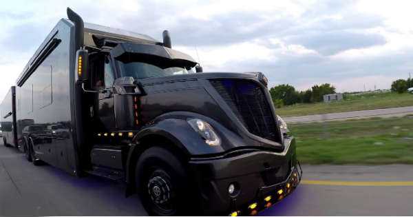 Scott Bloomquist Luxury Life Ultimate Rig 21