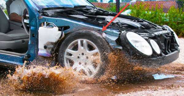This Is How Driving Through DEEP POTHOLES Destroys You Car 1