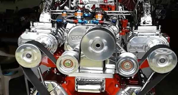 Triple Blown V8 Engine With a See Trough Supercharger Windows 2
