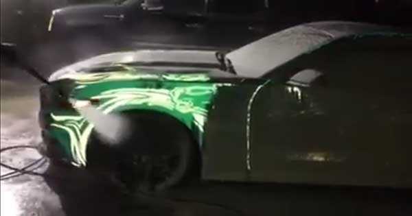 Uv reactive paint Mustang Ford 1