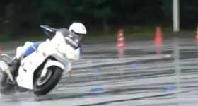 Wet Surface Skills Japanese Police Bikes! (3)