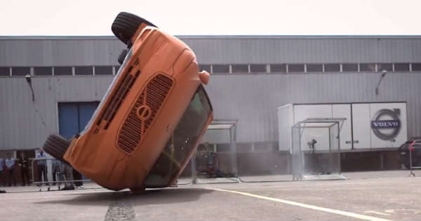 2018 Volvo XC60 Crash Testing - One of The Safest Cars Ever Made 2