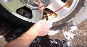 Amazing Trick For Cleaning Brake Dust on Aluminium Wheels 1