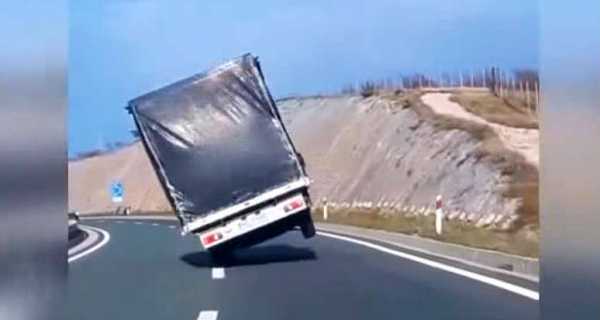 Croatian Truck Driver Having Immense Difficulties Driving In Heavy Wind 11