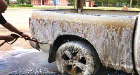Dirty Truck Changes Color With The Pressure Washer Foamer 1
