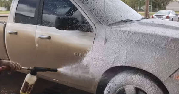 Dirty Truck Changes Color With The Pressure Washer Foamer 2