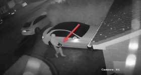 It Took Just 60 Seconds For These Guys To Steal Brand New Mercedes 1