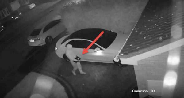 It Took Just 60 Seconds For These Guys To Steal Brand New Mercedes 1